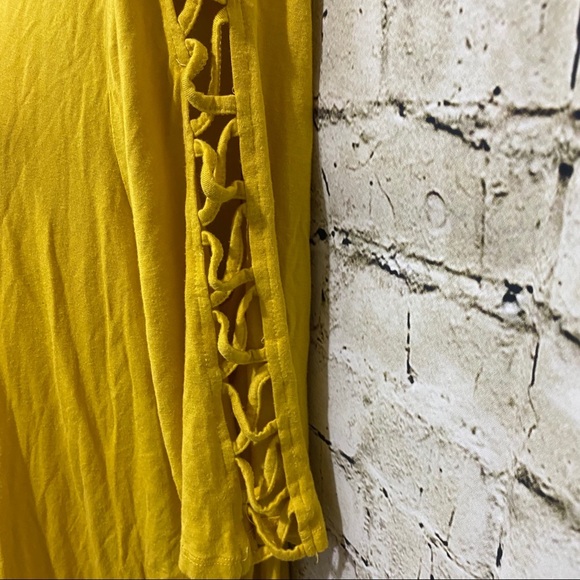 89th & Madison Mustard Yellow Cut Out Top - Picture 2 of 6